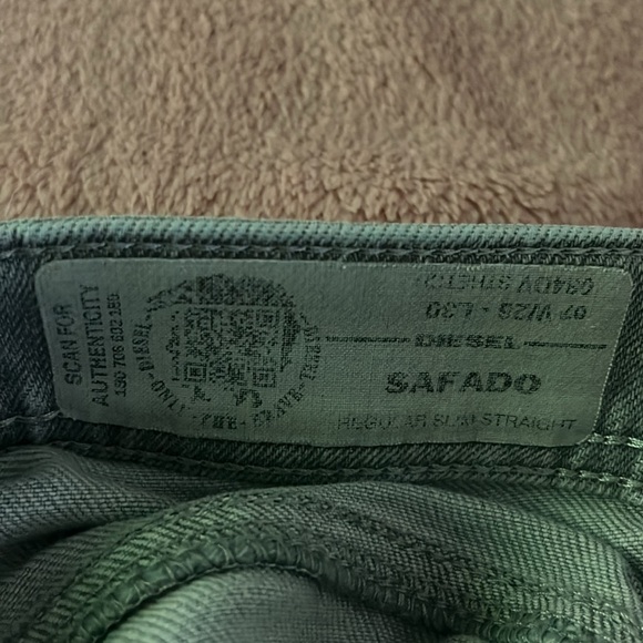 Men’s Diesel Jeans grey in color. Gently worn & no stains - Picture 4 of 5